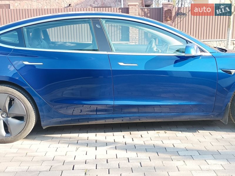 Седан Tesla Model 3 2019 в Киеве