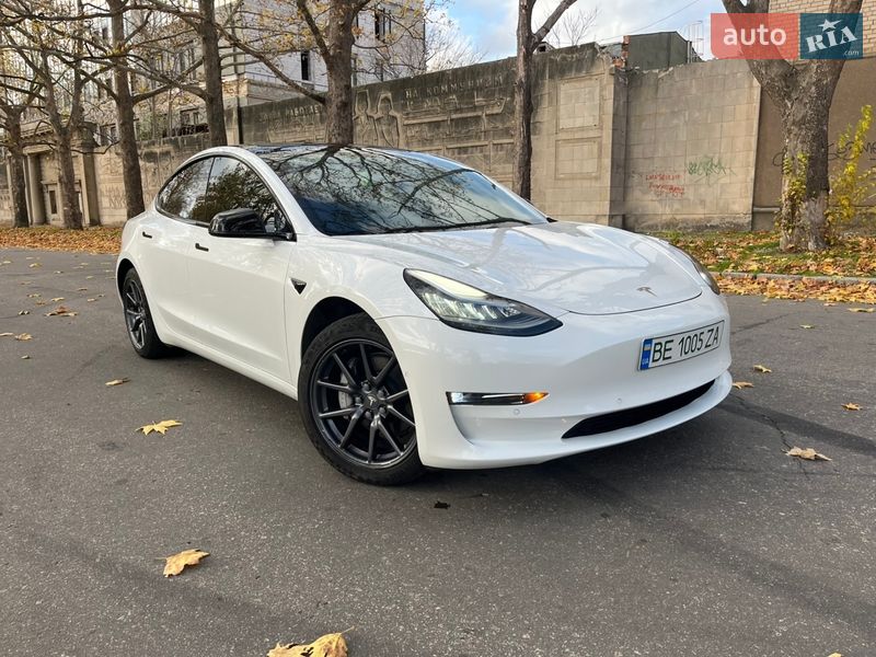 Tesla Model 3 2020