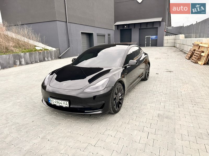 Седан Tesla Model 3 2022 в Тернополі
