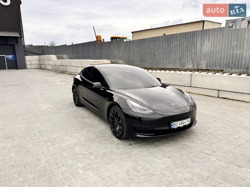 Седан Tesla Model 3 2022 в Тернополі
