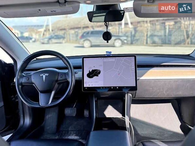 Седан Tesla Model 3 2019 в Львові