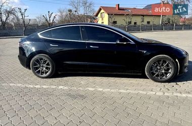 Седан Tesla Model 3 2019 в Львові