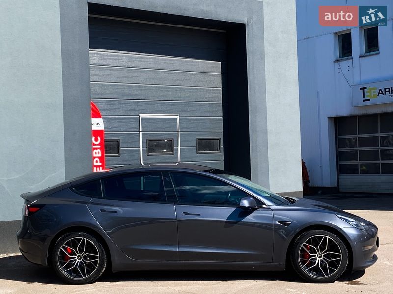 Седан Tesla Model 3 2018 в Києві