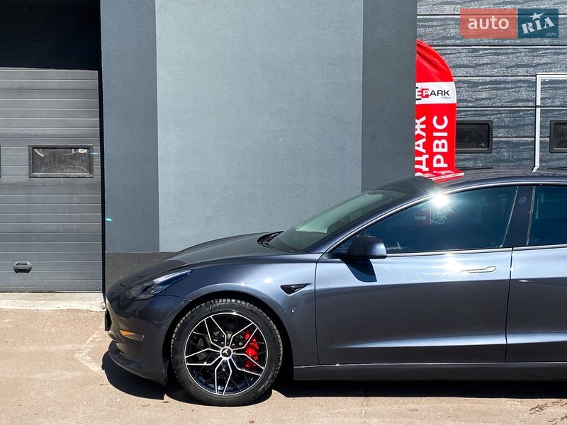 Седан Tesla Model 3 2018 в Києві