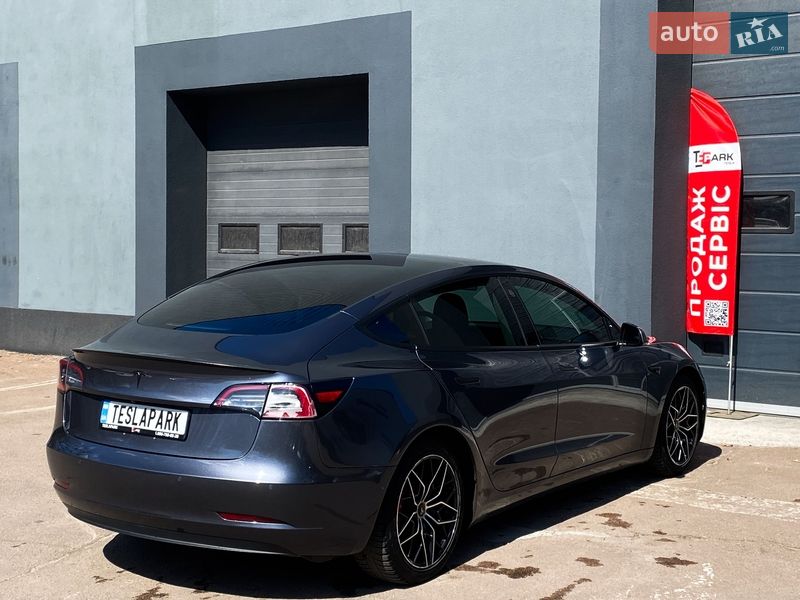 Седан Tesla Model 3 2018 в Києві