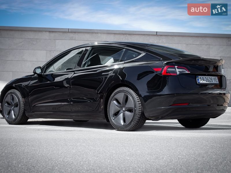 Седан Tesla Model 3 2018 в Киеве
