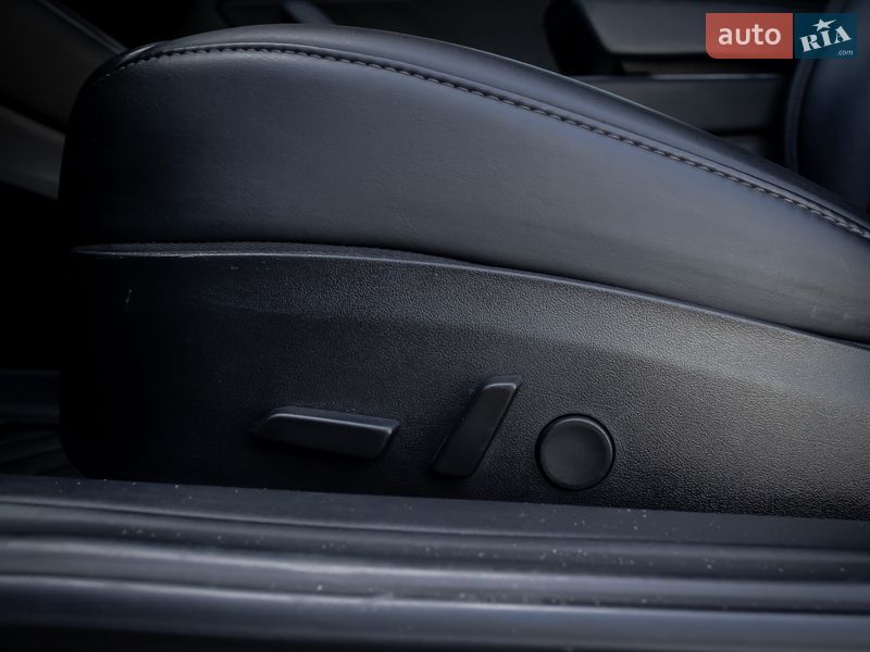 Седан Tesla Model 3 2018 в Киеве