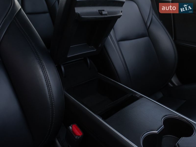 Седан Tesla Model 3 2018 в Киеве