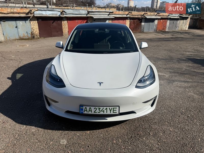 Седан Tesla Model 3 2023 в Києві