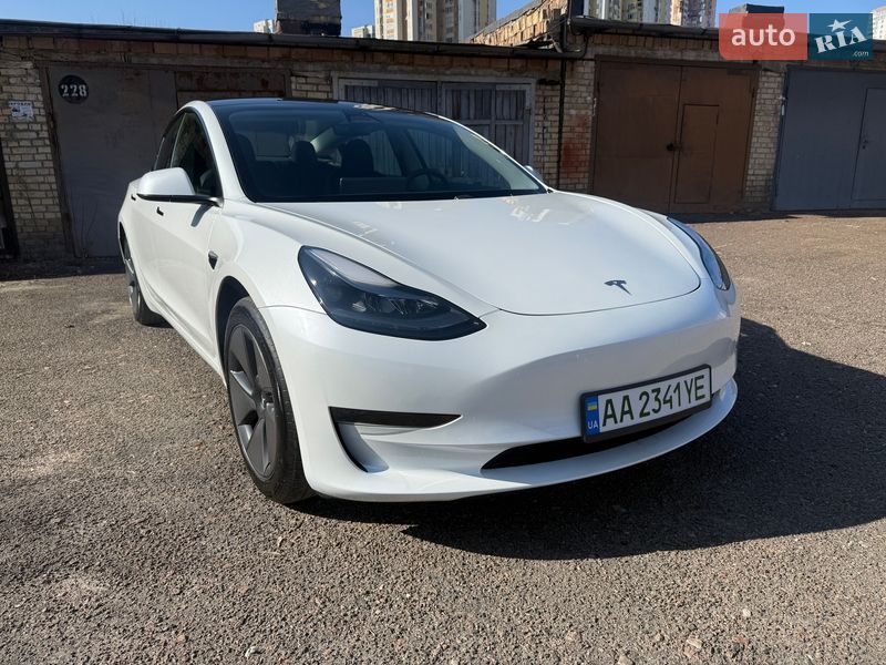 Седан Tesla Model 3 2023 в Києві