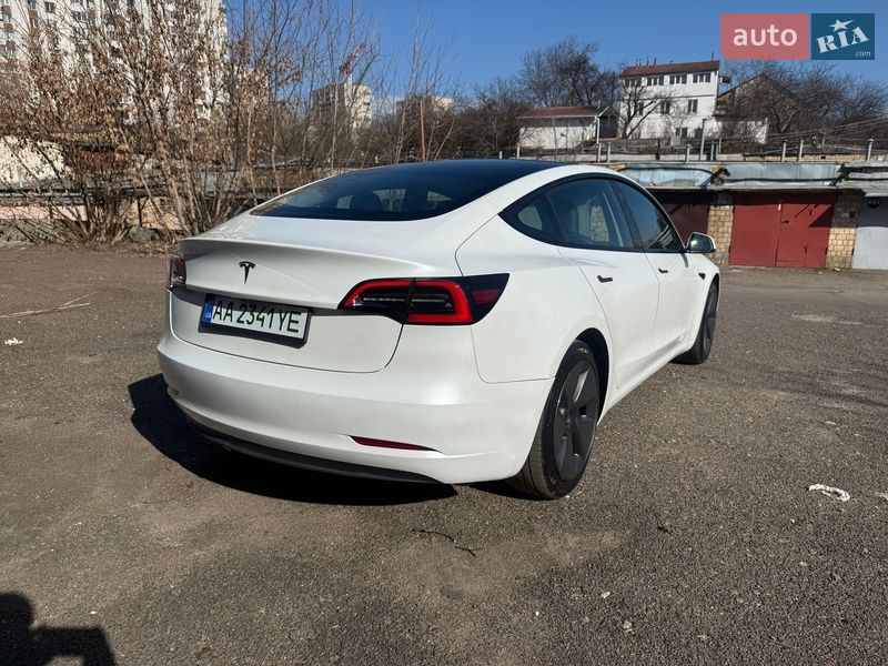 Седан Tesla Model 3 2023 в Києві