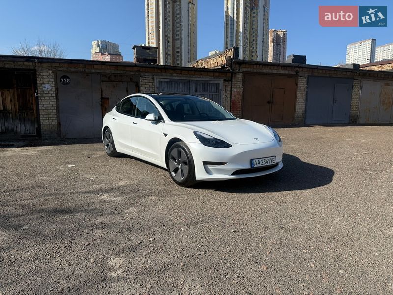 Седан Tesla Model 3 2023 в Києві
