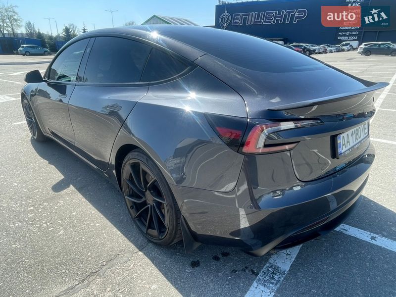 Седан Tesla Model 3 2024 в Киеве