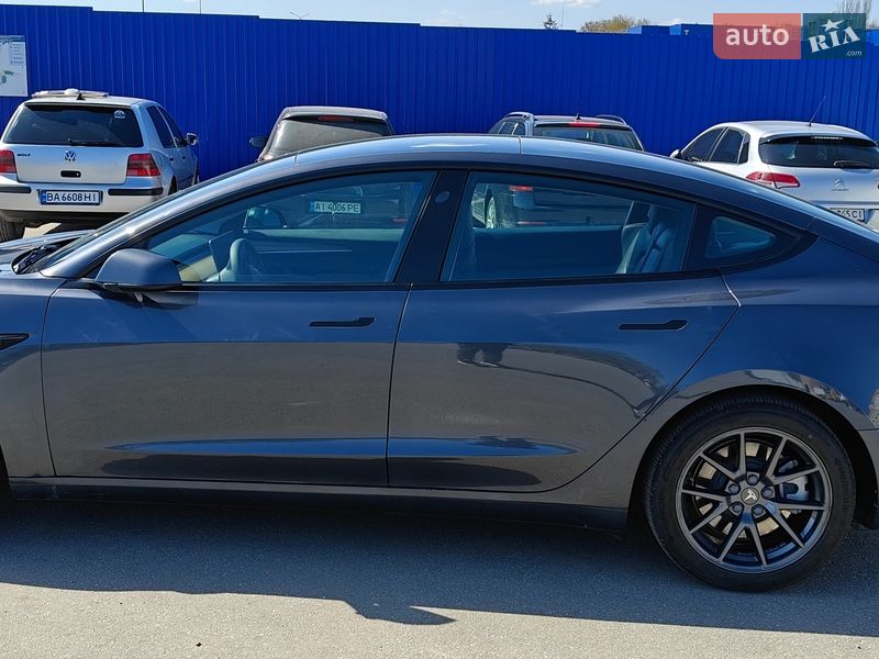 Седан Tesla Model 3 2023 в Кропивницком