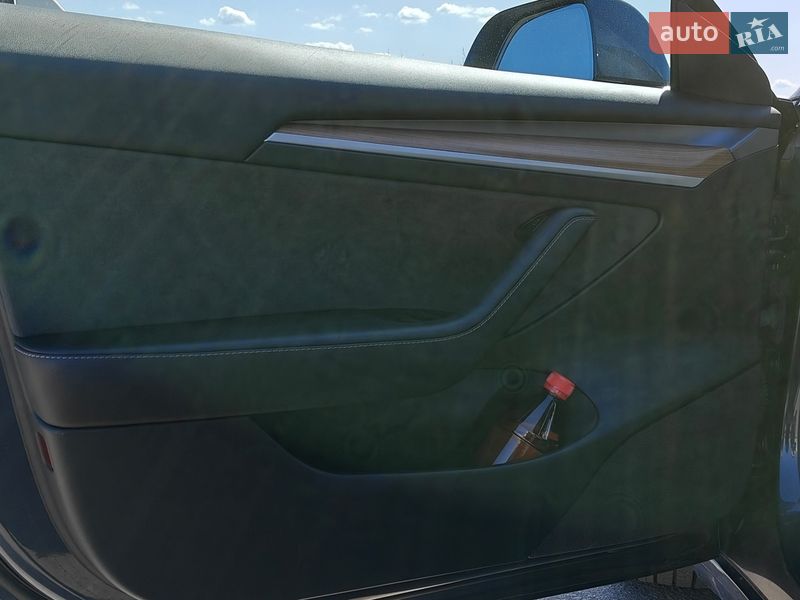Седан Tesla Model 3 2023 в Кропивницком