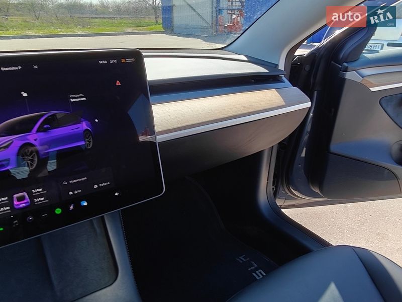 Седан Tesla Model 3 2023 в Кропивницком