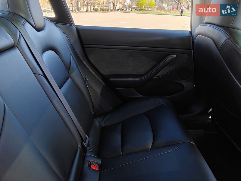 Седан Tesla Model 3 2023 в Кропивницком