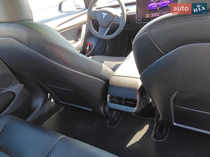 Седан Tesla Model 3 2023 в Кропивницком