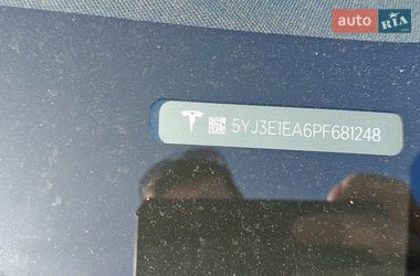 Седан Tesla Model 3 2023 в Кропивницком