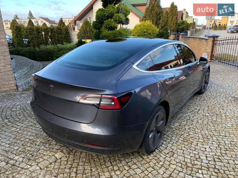 Седан Tesla Model 3 2020 в Тернополе