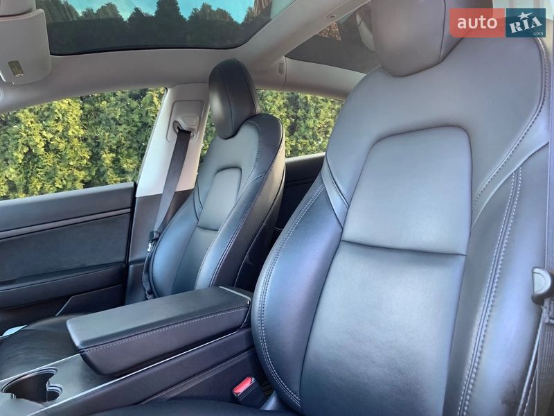 Седан Tesla Model 3 2020 в Тернополе
