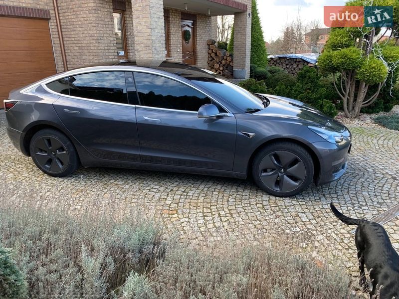 Седан Tesla Model 3 2020 в Тернополе