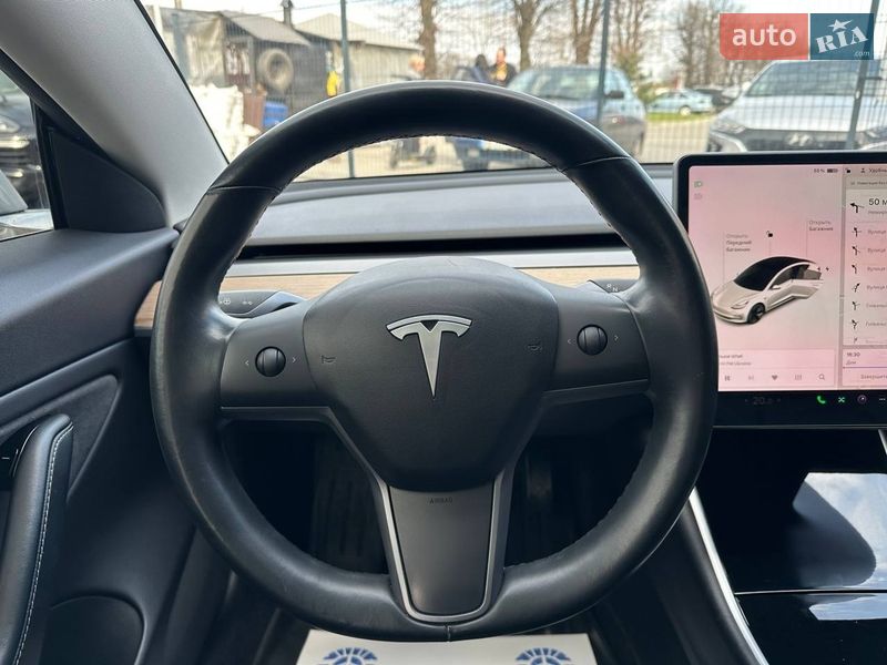 Седан Tesla Model 3 2018 в Виннице