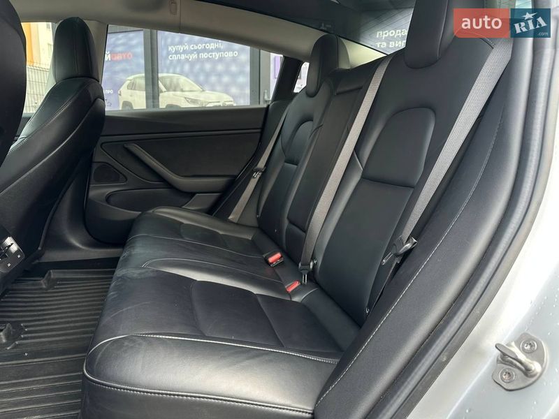 Седан Tesla Model 3 2018 в Виннице