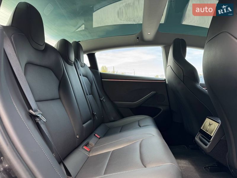 Седан Tesla Model 3 2024 в Рівному