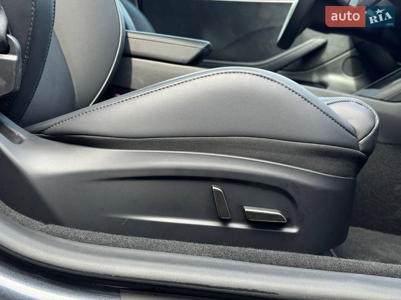 Седан Tesla Model 3 2024 в Рівному