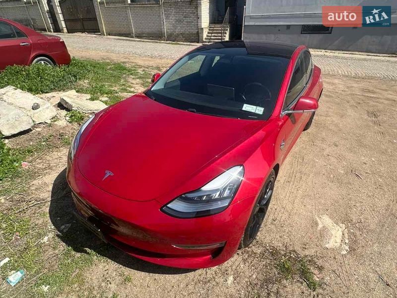 Седан Tesla Model 3 2018 в Черноморске