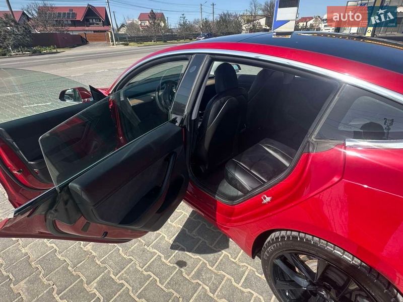 Седан Tesla Model 3 2018 в Черноморске