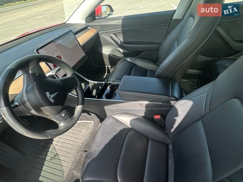 Седан Tesla Model 3 2018 в Черноморске