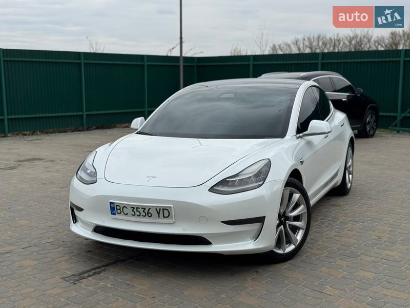 Седан Tesla Model 3 2019 в Самборе