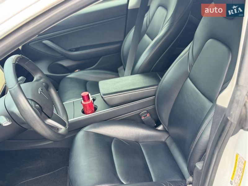 Седан Tesla Model 3 2019 в Самборе