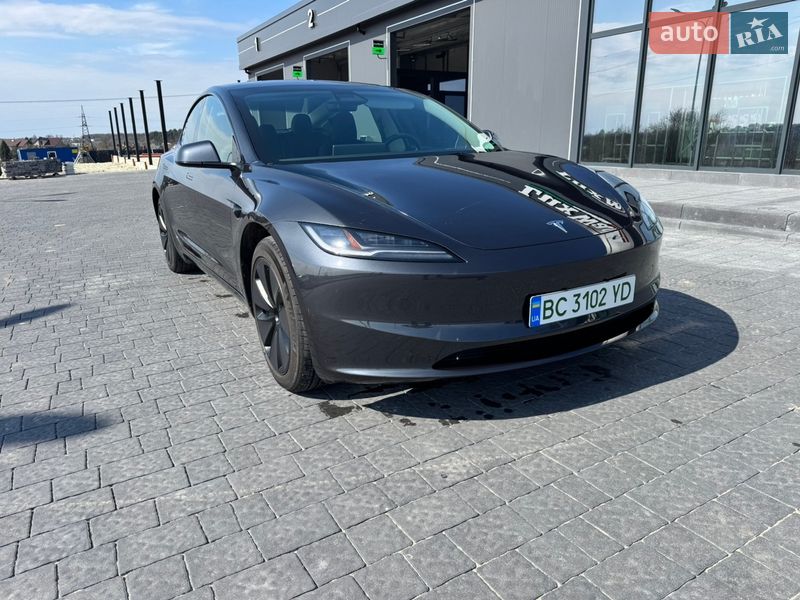 Tesla Model 3 2024