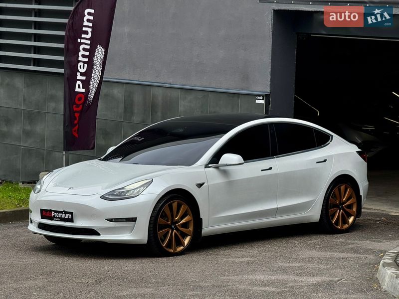 Седан Tesla Model 3 2020 в Харкові