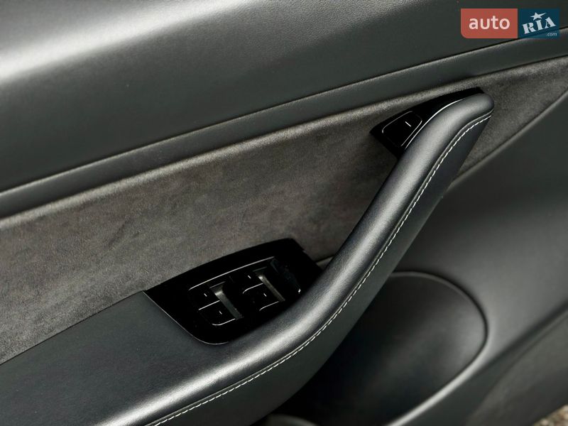 Седан Tesla Model 3 2020 в Харкові