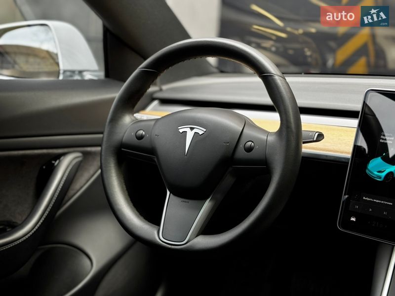 Седан Tesla Model 3 2020 в Харкові