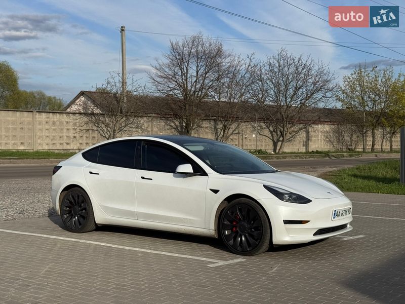Седан Tesla Model 3 2023 в Києві