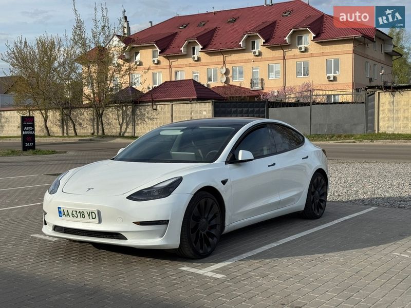 Седан Tesla Model 3 2023 в Києві