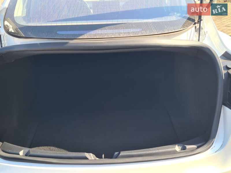 Седан Tesla Model 3 2017 в Нововолынске