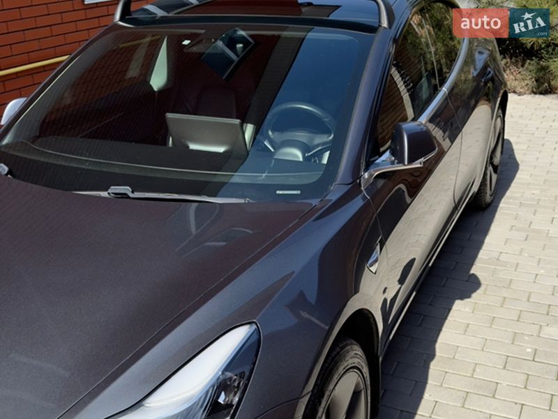 Седан Tesla Model 3 2019 в Виннице