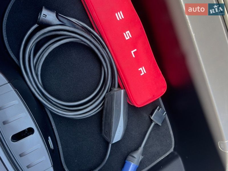 Седан Tesla Model 3 2019 в Виннице