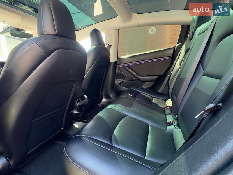 Седан Tesla Model 3 2019 в Виннице