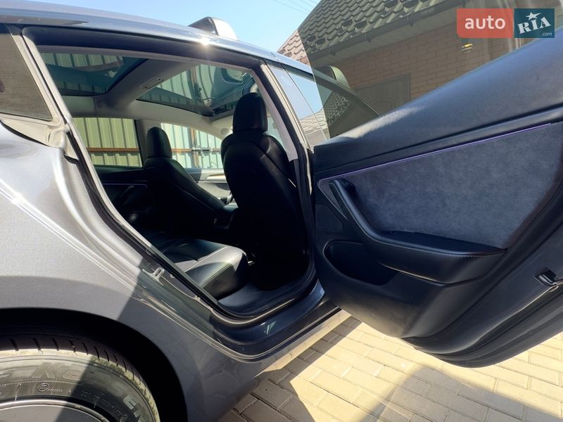Седан Tesla Model 3 2019 в Виннице