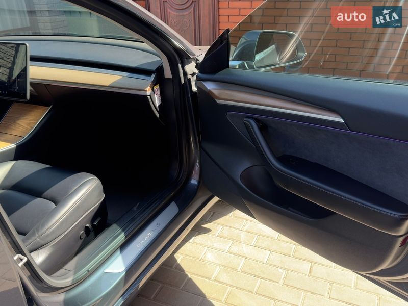 Седан Tesla Model 3 2019 в Виннице