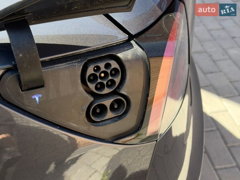 Седан Tesla Model 3 2019 в Виннице