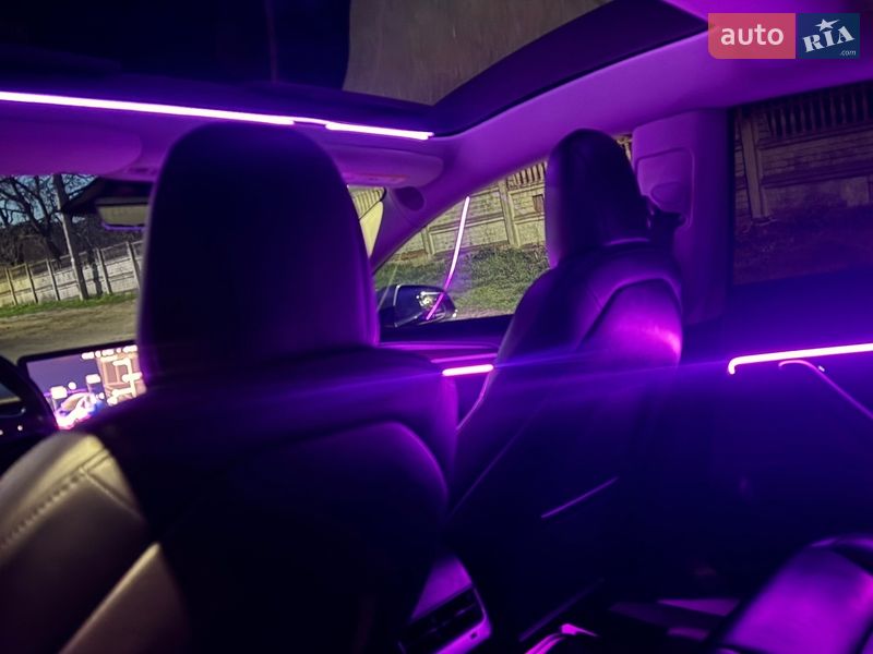 Седан Tesla Model 3 2019 в Виннице