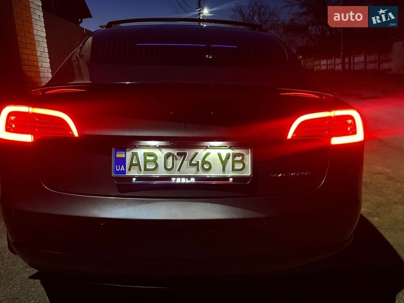 Седан Tesla Model 3 2019 в Виннице